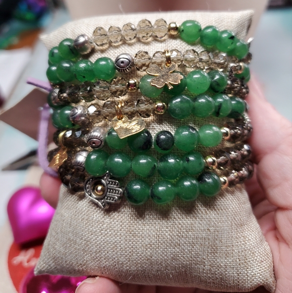 NWT 7 Green Aventurine stretchy bracelets with 4 leaf clovers and other charms. - Picture 11 of 13